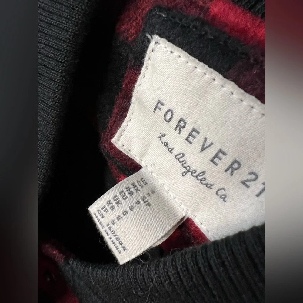 EUC Forever 21 Women’s small red black buffalo plaid bomber jacket faux leather - Picture 6 of 12